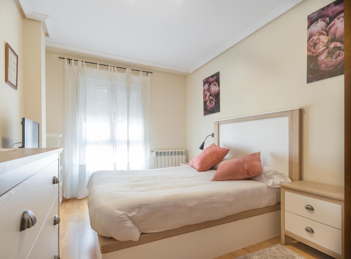 Apartment Santiago Lopez -wifi-plaza De Garaje Pravia